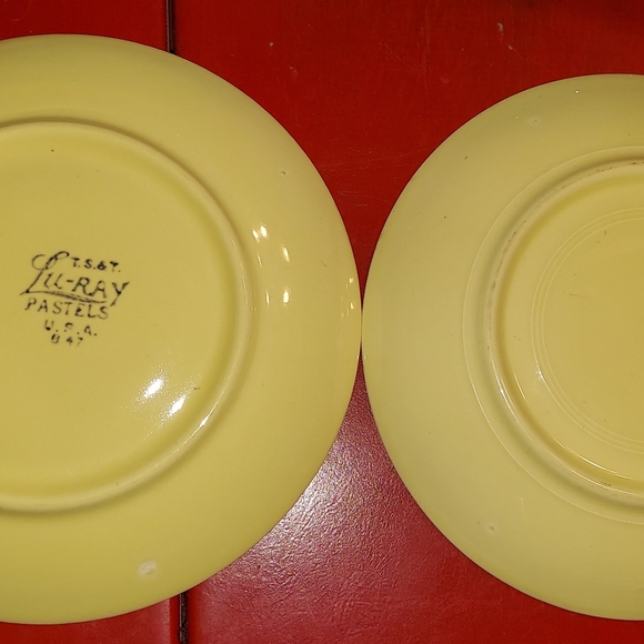 2 Vintage Taylor Smith & Taylor T.S.&T. Lu-Ray Pastels U.S.A. 6 in Yellow Plates - Picture 2 of 7